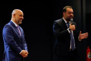 Claudio-Castro-e-Marcio-Pacheco-Encontro-no-TCE-300x200 Prefeitas de Araruama e Saquarema  participam de encontro no Tribunal de Contas