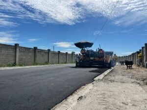Daniela-Soares-acompanha-obras-de-asfaltamento-em-Ponte-dos-Leites-Foto-2-300x225 Daniela Soares acompanha obras de asfaltamento em Ponte dos Leites