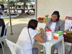 230b452c-a5e8-44da-8a2d-4a4b55a0fdfe-300x225 Prefeitura de Araruama realizou ação do  "Julho Amarelo" na Praça da Bíblia