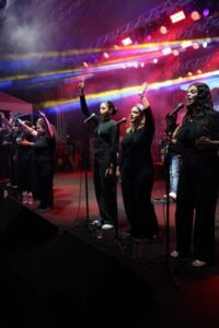 68f5220d9e268utgbh_larg-1-200x300 Araruama Gospel Festival encerra com  público lotando a Praça Menino João Hélio