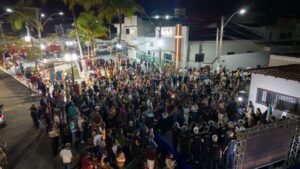 691c7c6ac3cc2hp4ai_larg-1-300x169 Prefeitura reinaugura Praça  da Bandeira totalmente revitalizada