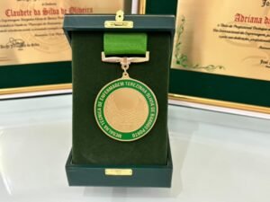 Imagem-do-WhatsApp-de-2025-11-05-as-16.42.11_dd30ec62-300x225 Câmara de Araruama realiza solenidade de entrega da Medalha Terezinha Olívia de Barros Porto e dos Títulos Profissional Destaque da Enfermagem