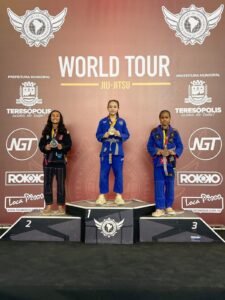 0918cd43-833f-4d8d-ae00-409e59ffadb1-225x300 Atleta de Saquarema conquista título do campeonato SJJSAF mundial de jiujitsu em Teresópolis