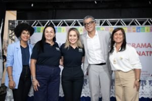 2d7c48f8-e514-449c-8a7a-6f999b81db55-300x200 Araruama se torna pioneira nacional ao implantar  sistema de comunicação inclusiva em escolas