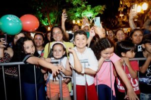 69345d7ef32c6wzvji_larg-300x200 Abertura do Natal transforma a Praça Antônio Raposo em um verdadeiro mundo encantado de cores e luzes