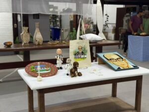 feira-de-trocas-estimula-economia-criativa-e-sustentabilidade-feira-de-trocas-de-materiais-do-artesanato-1-300x225 Município na disputa do Prêmio Sebrae Prefeitura Empreendedora