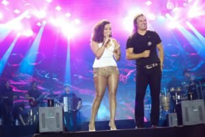 69880fb95ec376f71k_larg-300x200 Público vibra com show da banda Calcinha Preta no Record Sunset Rio, em Araruama