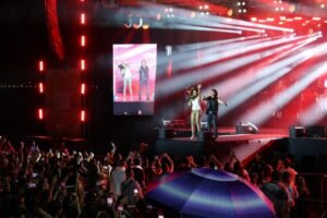 69880fbc06575qrfmy_larg-300x200 Público vibra com show da banda Calcinha Preta no Record Sunset Rio, em Araruama