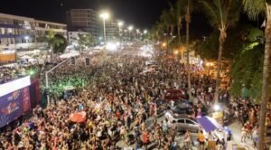 6994c1ccdfbachub4w_larg-300x166 Bloco das Piranhas arrasta 150 mil foliões na orla de Araruama