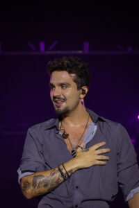 IMG_2263.JPG-200x300 Público recorde e emoção: Luan Santana leva 60 mil pessoas à orla de Araruama