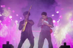 IMG_2267.JPG-1-300x200 Público recorde e emoção: Luan Santana leva 60 mil pessoas à orla de Araruama