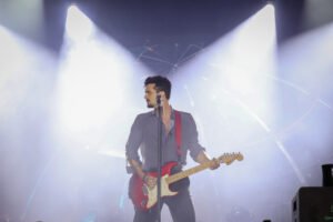 IMG_2280.JPG-300x200 Público recorde e emoção: Luan Santana leva 60 mil pessoas à orla de Araruama