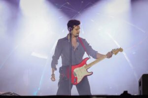 IMG_2300.JPG-300x200 Público recorde e emoção: Luan Santana leva 60 mil pessoas à orla de Araruama