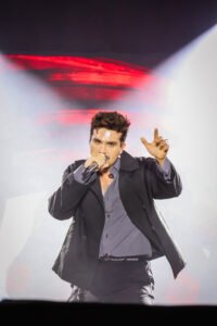 IMG_2320.JPG-200x300 Público recorde e emoção: Luan Santana leva 60 mil pessoas à orla de Araruama