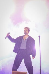 IMG_2337.JPG-200x300 Público recorde e emoção: Luan Santana leva 60 mil pessoas à orla de Araruama