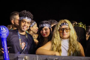 IMG_2342.JPG-300x200 Público recorde e emoção: Luan Santana leva 60 mil pessoas à orla de Araruama