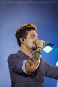 IMG_2364.JPG-200x300 Público recorde e emoção: Luan Santana leva 60 mil pessoas à orla de Araruama