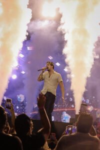 IMG_2369.JPG-200x300 Público recorde e emoção: Luan Santana leva 60 mil pessoas à orla de Araruama