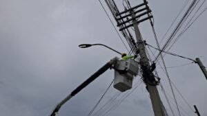 WhatsApp-Image-2026-02-02-at-17.05.08-300x169 Prefeitura de Araruama moderniza iluminação da praça do Parque Mataruna