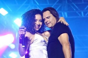 WhatsApp-Image-2026-02-08-at-13.15.09-300x200 Público vibra com show da banda Calcinha Preta no Record Sunset Rio, em Araruama