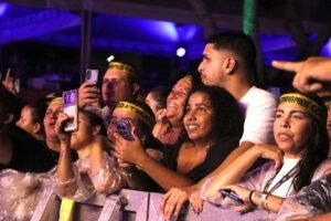 WhatsApp-Image-2026-02-08-at-13.15.30-300x200 Público vibra com show da banda Calcinha Preta no Record Sunset Rio, em Araruama