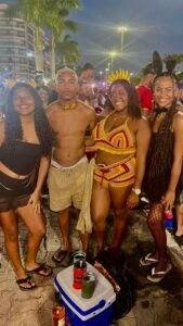 WhatsApp-Image-2026-02-19-at-11.41.37-1-169x300 Bloco das Piranhas arrasta 150 mil foliões na orla de Araruama