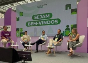 WhatsApp-Image-2026-03-25-at-17.53.53-1-300x215 Prefeita de Araruama participa de Painel sobre Cidades Tecnológicas na Smart City, em Curitiba