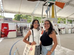 WhatsApp-Image-2026-03-30-at-09.56.44-1-300x225 Evento "Araruama Feito à Mão" Movimenta Praça Antônio Raposo com Arte e Cultura