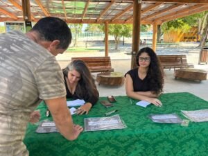 WhatsApp-Image-2026-04-22-at-17.30.12-300x225 Mais de 430 mudas são doadas em Araruama