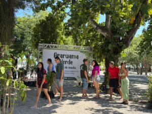 WhatsApp-Image-2026-04-22-at-17.30.13-300x225 Mais de 430 mudas são doadas em Araruama