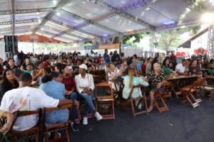 69f7de0d63eeex7i3i_larg-300x200 II Festival Gastronômico de Araruama bate recorde de público e vendas