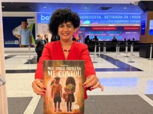 WhatsApp-Image-2026-05-07-at-17.57.05-300x225 Subsecretária de Araruama lança livro na maior feira de inovação e tecnologia para a educação da América Latina