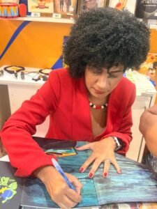 WhatsApp-Image-2026-05-07-at-17.57.06-225x300 Subsecretária de Araruama lança livro na maior feira de inovação e tecnologia para a educação da América Latina